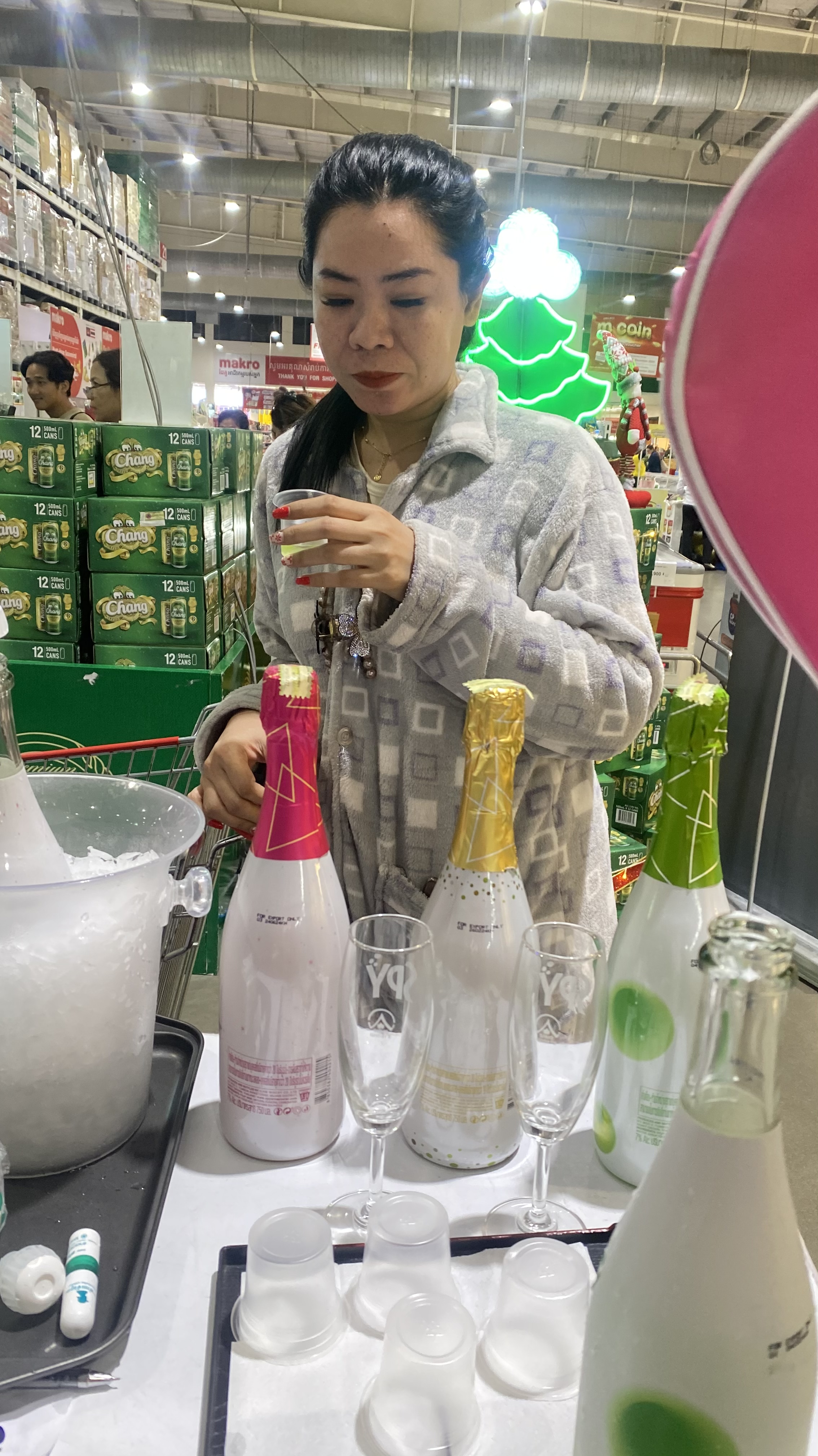 Sparkling Fruit Wine Testing Success at Makro Market Day 3 Highlights - Image 20